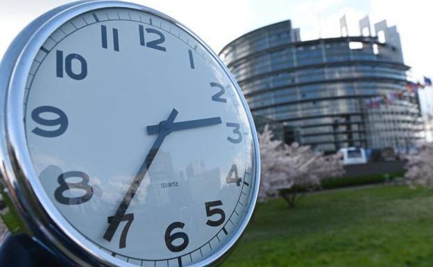 La Eurocámara quiere retrasar hasta 2021 la eliminación del cambio de hora