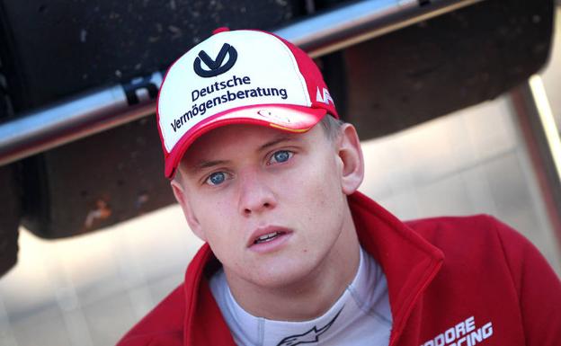 Mick Schumacher pilotará un Ferrari en los test de Baréin