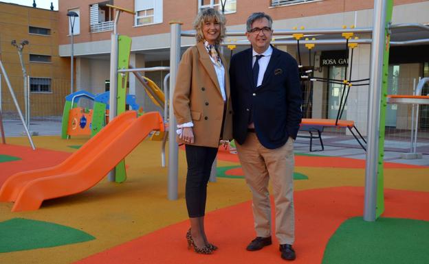 Nuevos juegos infantiles en las plazas Europa y Maestro Arroyo de Calahorra