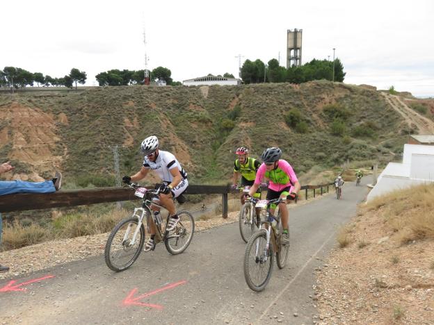 Alfaro abre el Open con récord