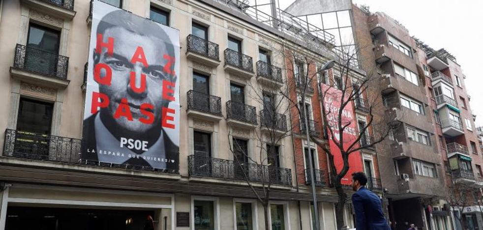 El lema electoral del PSOE 'Haz que pase' se topa con la polémica