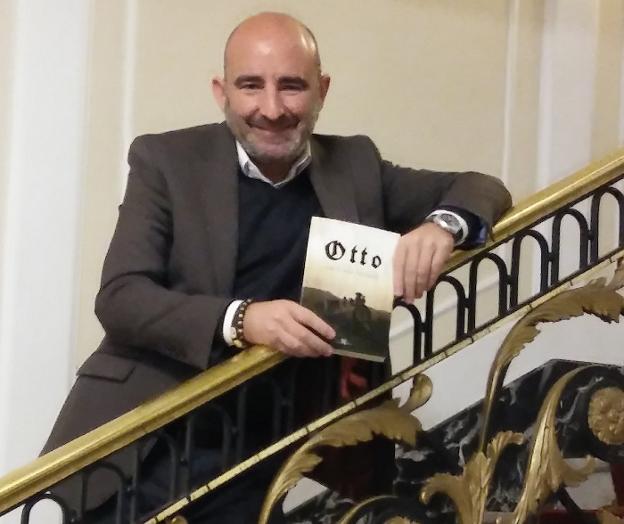 Villaverde presenta su novela 'Otto', una historia de nazis en Haro