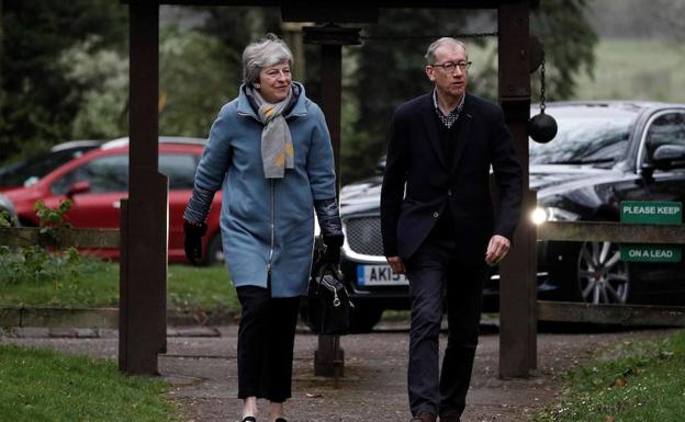 May apuesta negociar el 'brexit' con la oposición pese a las críticas