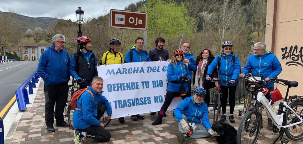 La 'Marcha del Ebro' denuncia en Ezcaray el proyecto de la presa y la privatización del agua