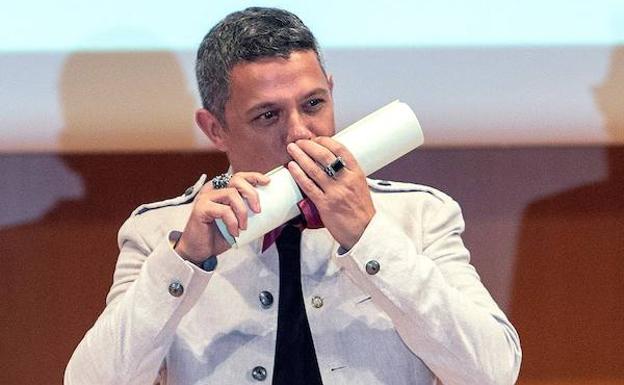 Alejandro Sanz recibe el título de Hijo Adoptivo de Cádiz