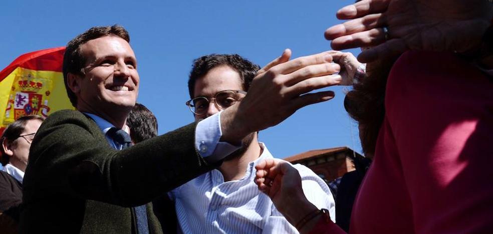 Casado pasa a la ofensiva con Ciudadanos y Vox para contener su granero de votos