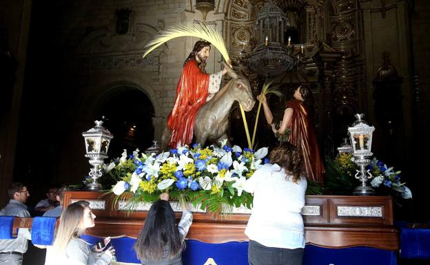 La Borriquita se prepara para la entrada triunfal de Jesús