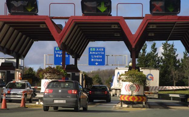 Los gobiernos central y vasco cierran la transferencia de la AP-68