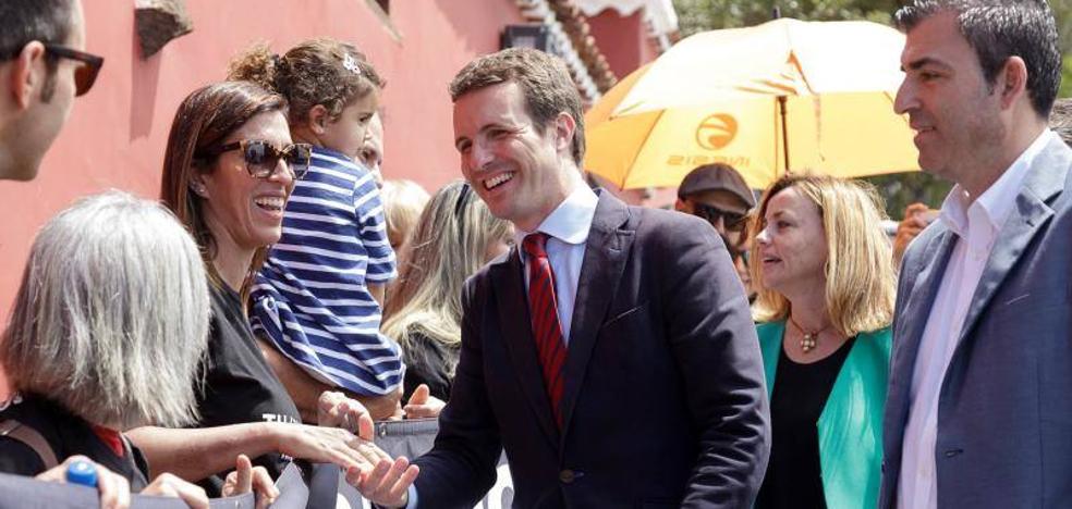 Casado aboga por recuperar la reforma que restringía a los inmigrantes irregulares el acceso a la sanidad