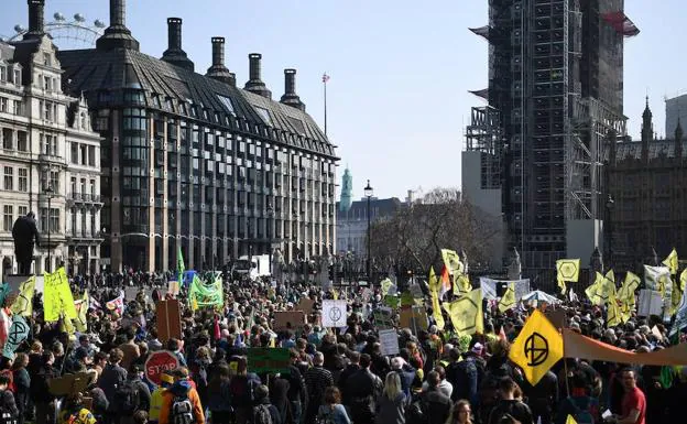Los activistas por el clima toman el centro de Londres