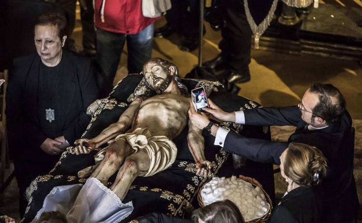 Logroño cumple con la limpieza del Cristo yacente