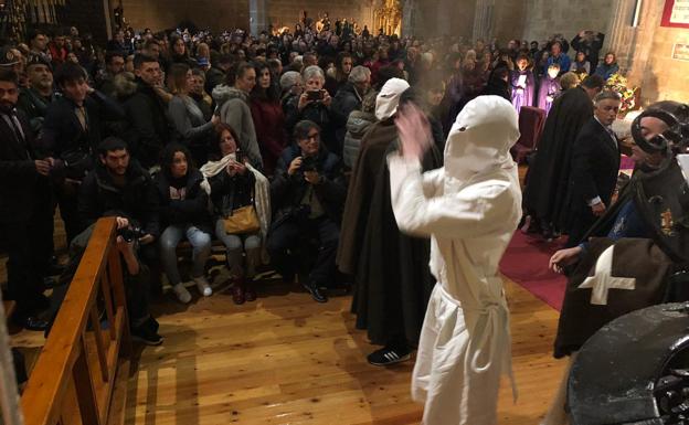 La lluvia no frena el fervor de los picaos