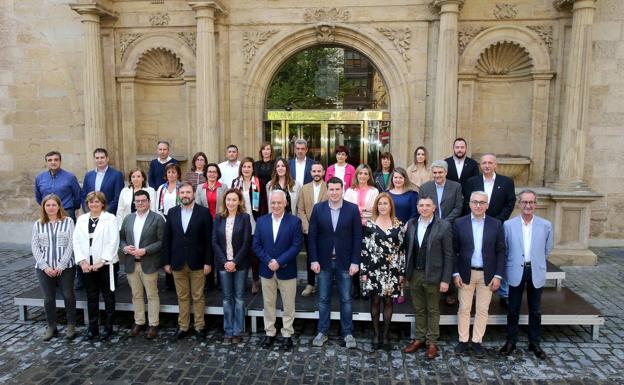 Ceniceros se rodea de los miembros de su Gobierno para las autonómicas