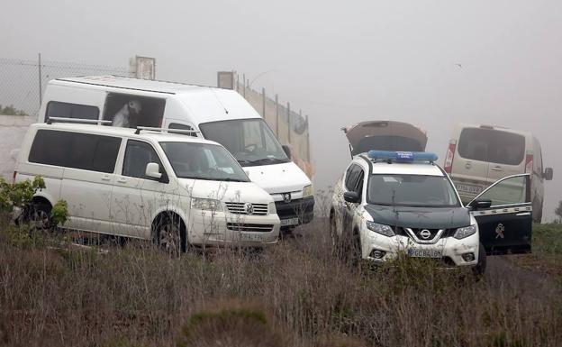 Golpea hasta la muerte a su mujer y a su hijo mayor en una cueva de Tenerife