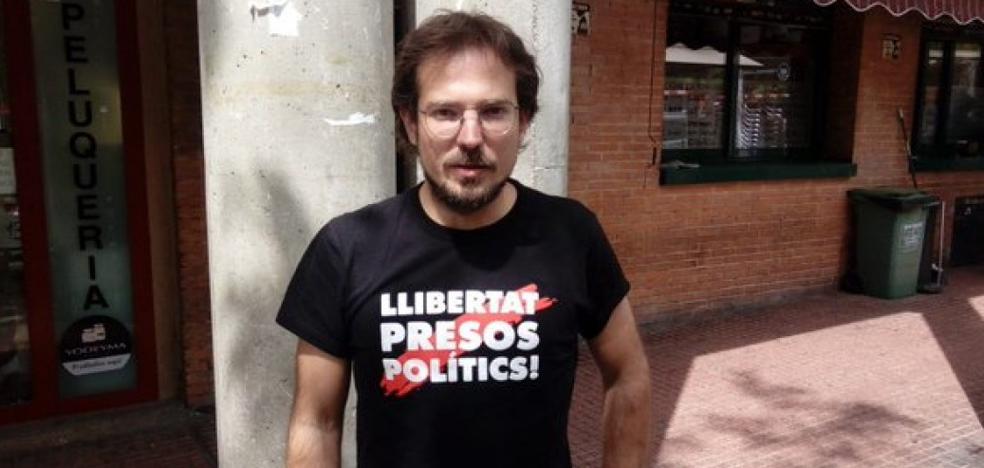 Primer expulsado del juicio del procés por lucir una camiseta pidiendo la libertad de los presos