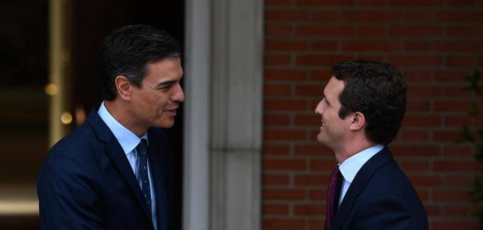 Casado alienta un pacto de Sánchez y Rivera para sacar adelante la investidura