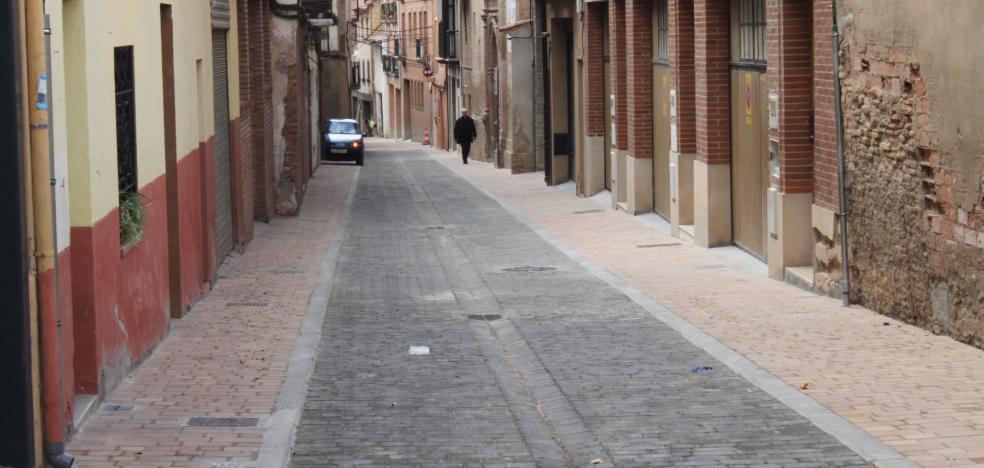 Las calles del barrio del Burgo avanzan con paso firme