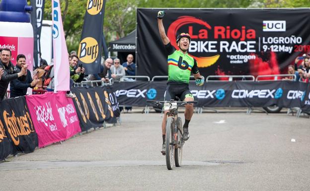 Dascalu se viste de líder y García mantiene su dominio