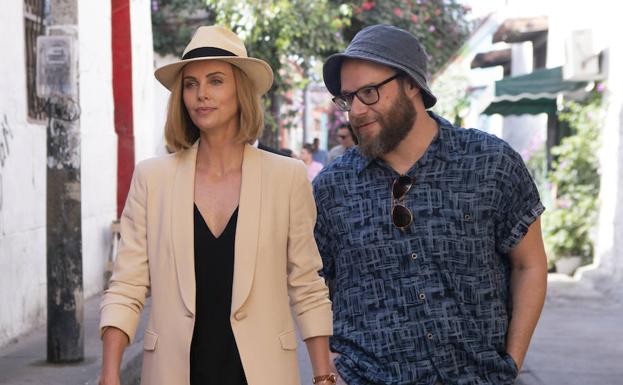 Seth Rogen aspira a la imperial Charlize Theron