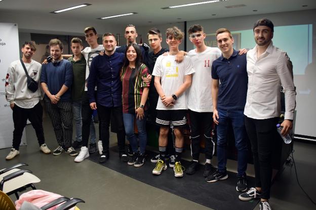 La Asociación Jóvenes Riojanos echa a andar con un concierto en la Plaza del Parlamento