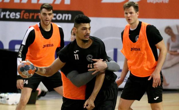 El Logroño pierde ante el Bidasoa y se despide de la Champions