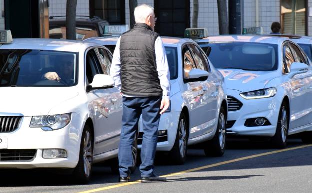 Los taxistas riojanos denuncian que el ratio de una VTC por taxi «ahogará a las familias del sector»