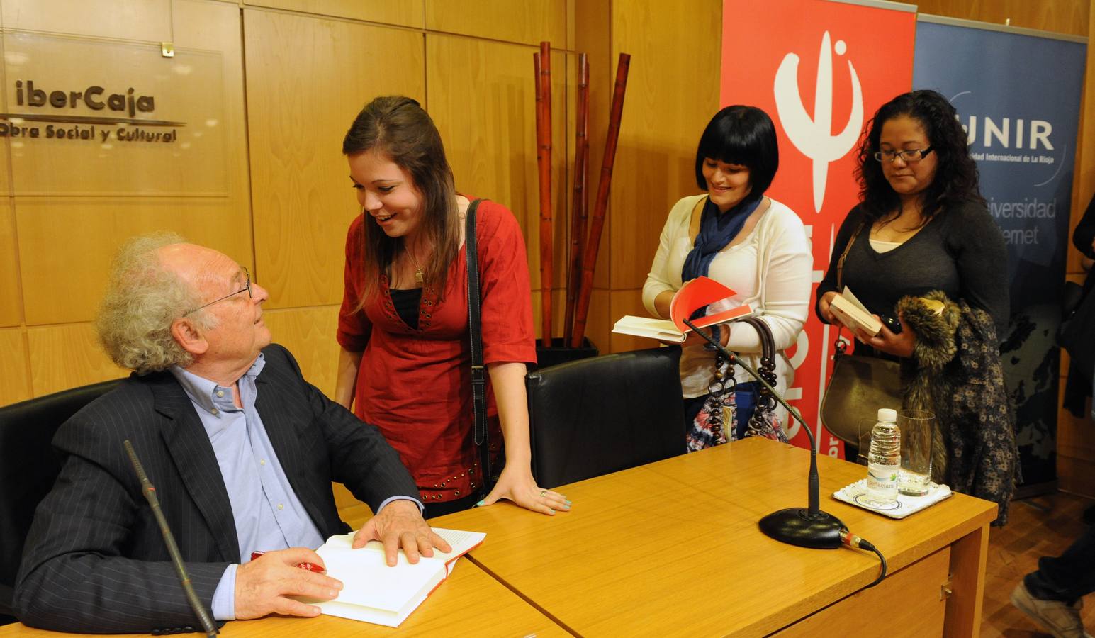 Cuando Punset triunfó en el Aula de Cultura de Diario LA RIOJA en el 2012