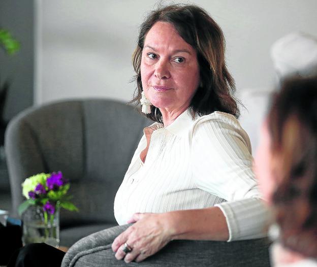 «Yo soy una manipuladora, escribo para seducir porque en la vida real me da pereza»