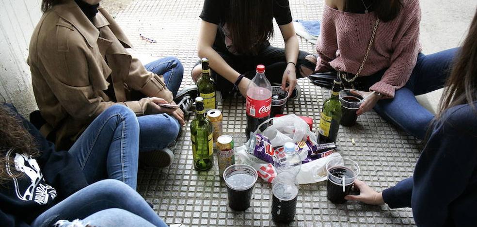 Las jóvenes, más juzgadas ante el consumo de drogas que ellos