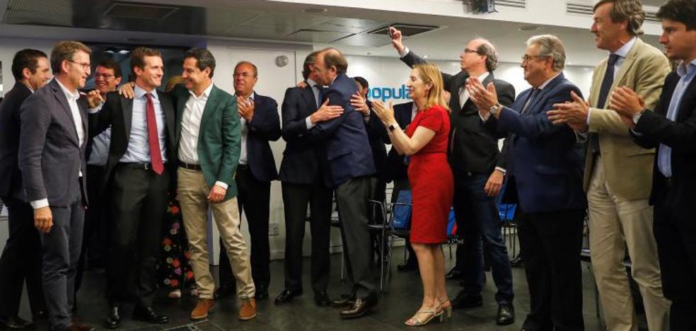 El PP ve en los pactos una vía para rebajar la tensión entre la cúpula y los barones