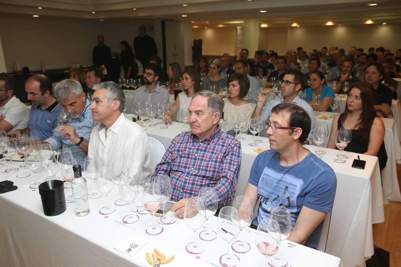 La cata con Bodegas Tobía, en imágenes