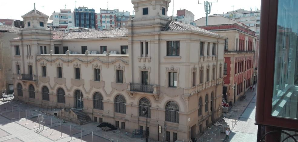 Retirados los andamios de Correos para comenzar las obras del hotel