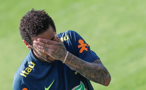 La madre de Neymar le pide «perdonar» a la mujer que le acusa de violación