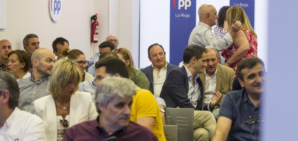 Sanz pide a Ceniceros que otra dirección lidere el PP