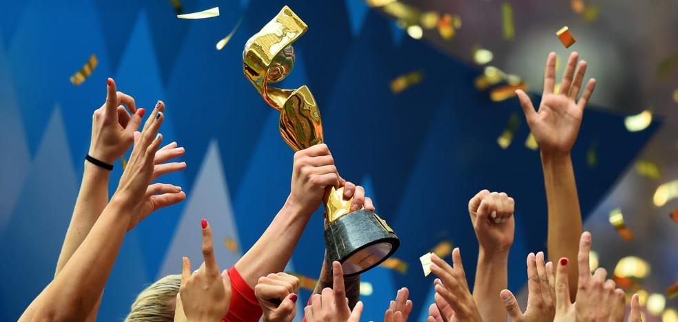 Un trofeo a la energía y la elegancia del fútbol femenino