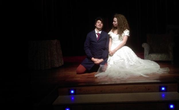 'Clavijo Jardiel' y 'Los Pros de la Dinámica Teatral', ganadores riojanos de los premios Teatro Joven de Coca-Cola