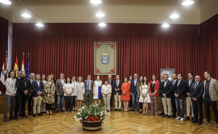 Logroño entrega las Insignias de San Bernabé