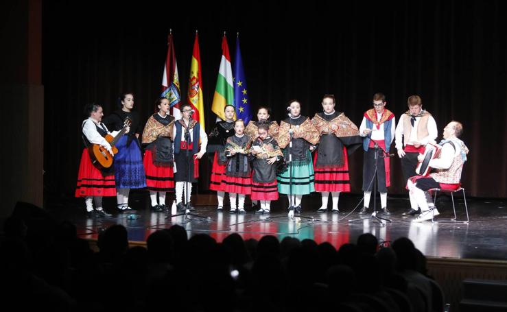 El Auditorio Municipal acoge la recepción a los niños representantes de la ciudad