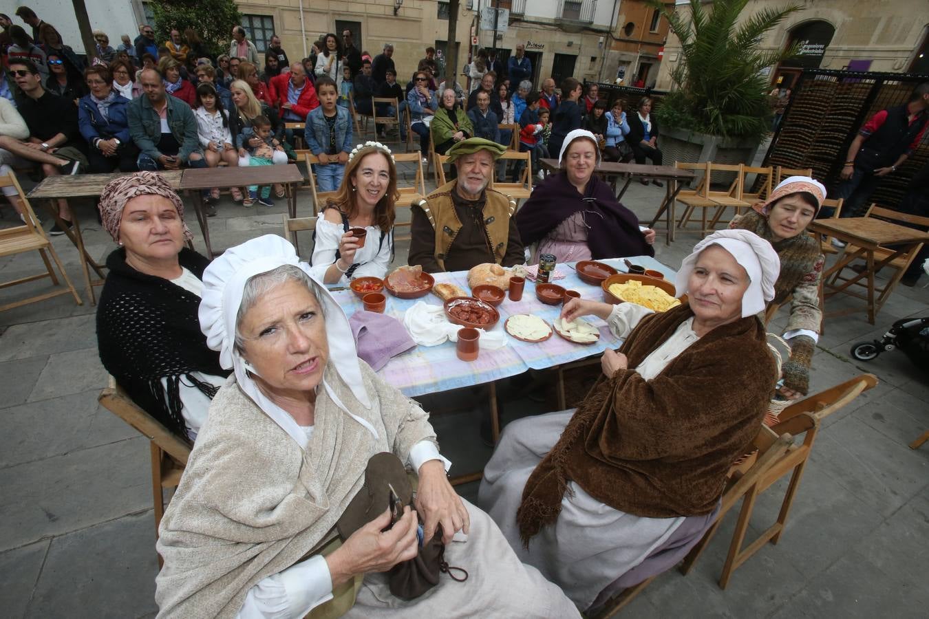 Teatro y actuaciones en la calle por San Bernabé
