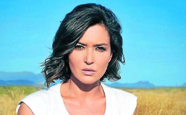 Alejandra Andrade: «Me gustan los temas con 'malos'»