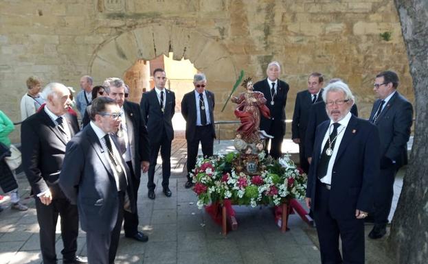 Una misa y una degustación de toro despiden San Bernabé