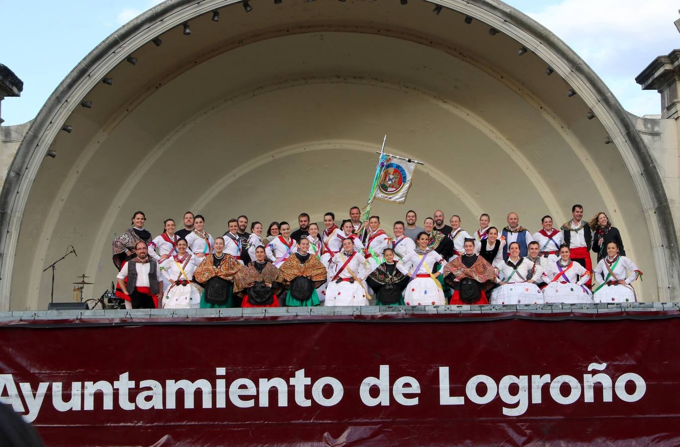 VIII Festival Nacional de Folclore en el Paseo de El Espolón
