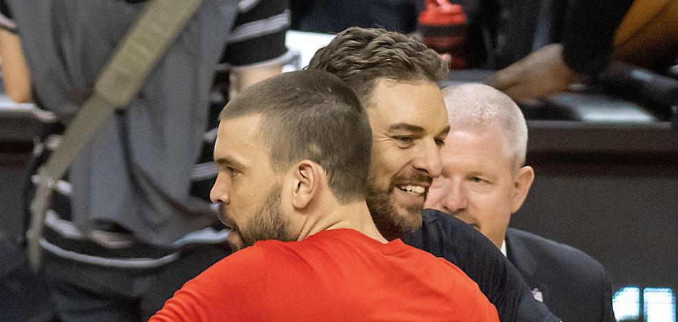 Los Gasol, primeros hermanos con anillo de campeones