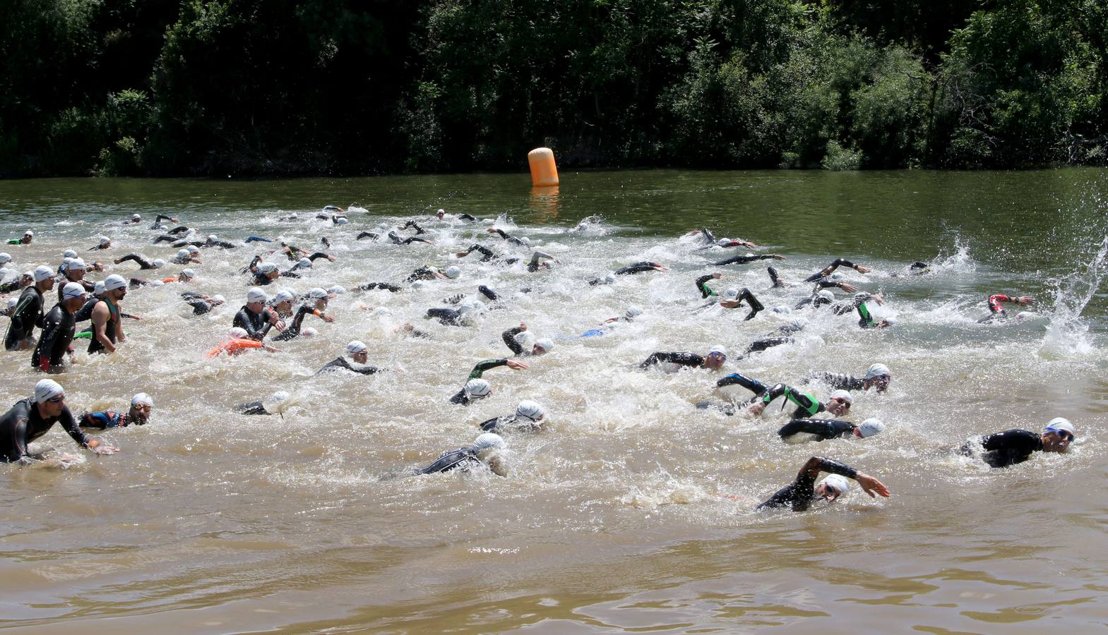 La tercera edición del Triatlón La Rioja, en imágenes