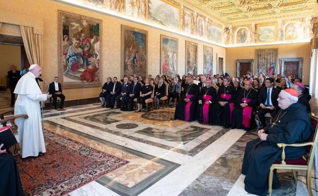 La Iglesia reflexionará sobre la ordenación de hombres casados