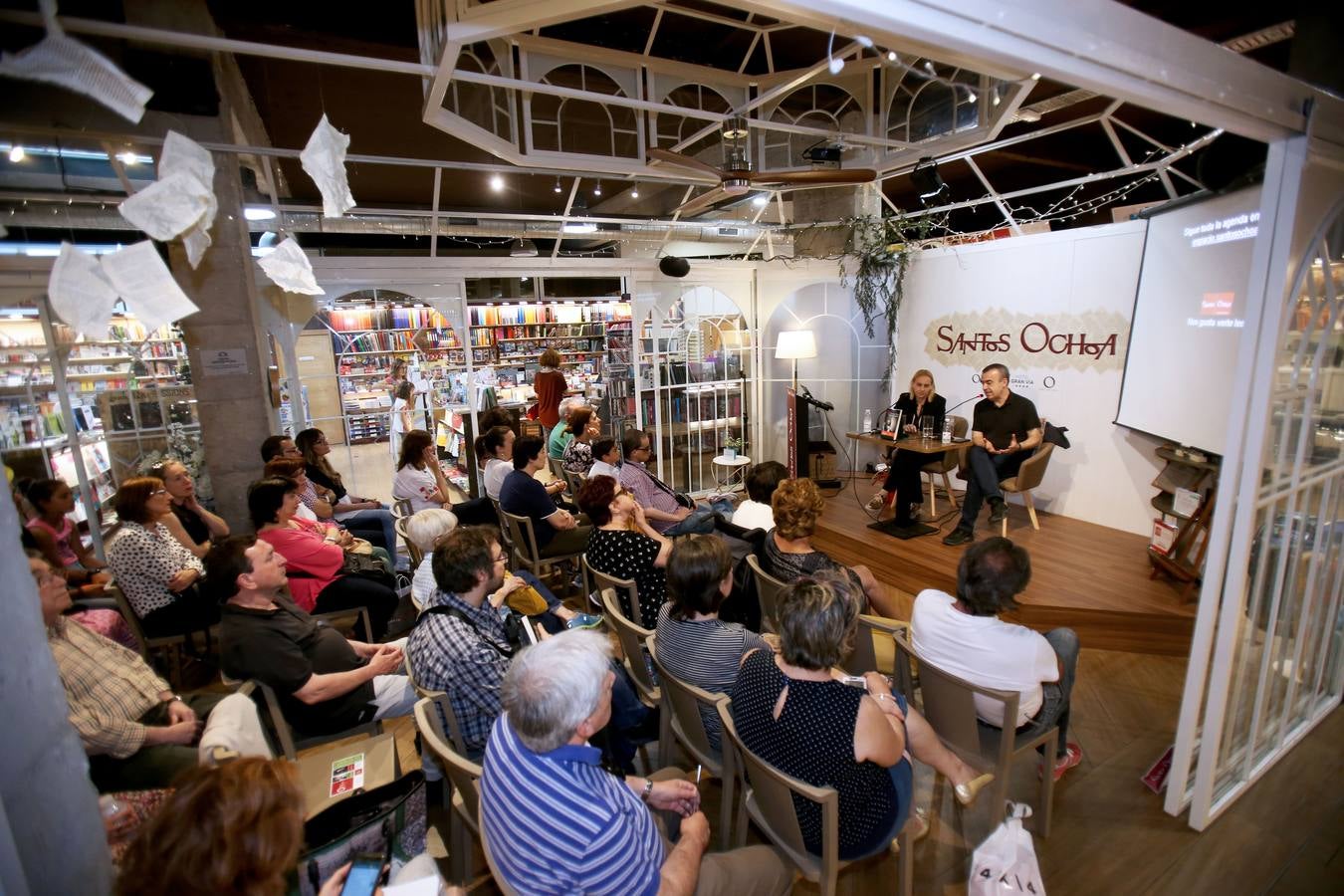 Lorenzo Silva y Noemí Trujillo presentaron su último libro, 'Si esto es una mujer', en el Espacio Santos Ochoa