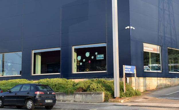 Un joven de 30 años muere en accidente laboral en el concesionario Riauto