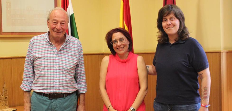 Arancha Sola, en representación de la Asociación para el Alzhéimer, pregonera de fiestas de Alfaro