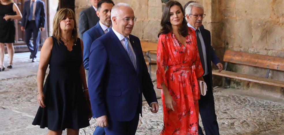 La Reina Letizia clausura en San Millán un seminario de educación patrimonial