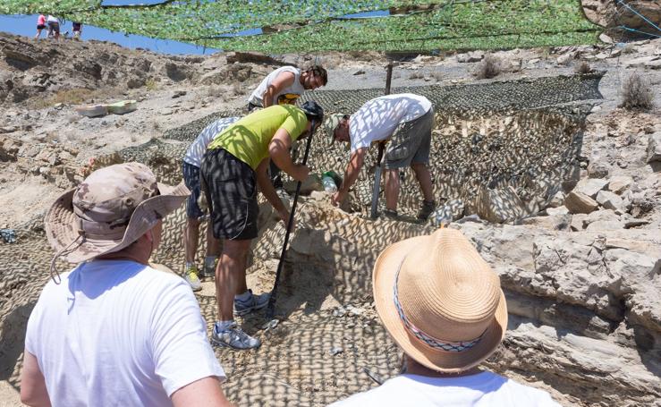 Un equipo multidisciplinar trabaja en el yacimiento 'Goliat' en Igea